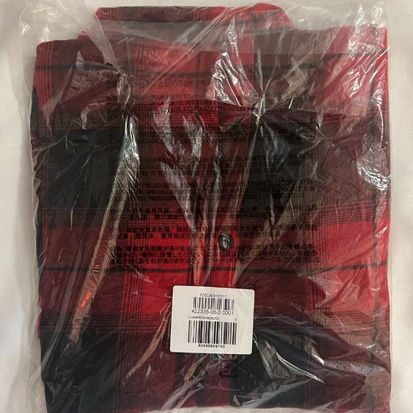 Size S Old Navy Plaid Flannel The Boyfriend Shirt Red Black Plaid - Picture 2 of 3